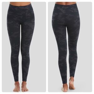 Spanx Look At Me Now Seamless Leggings in Camo Size L